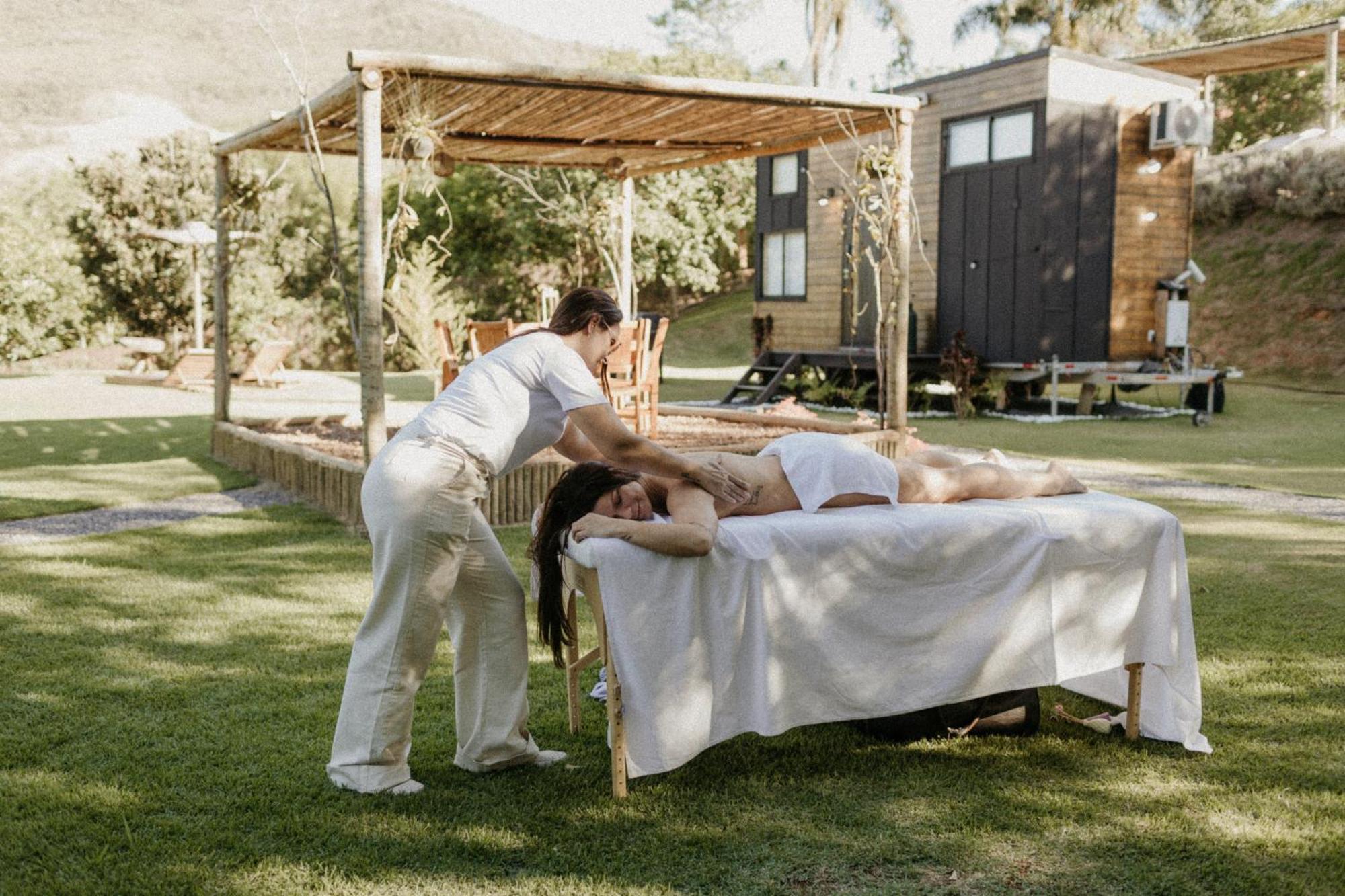 Dila's - 15 Min Outlet Catarina Lodge